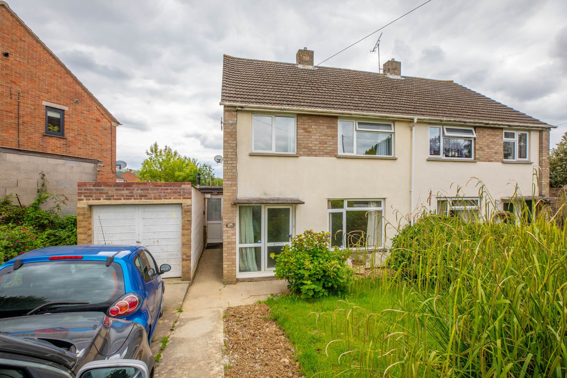3 bedroom Semi-detached house Sold