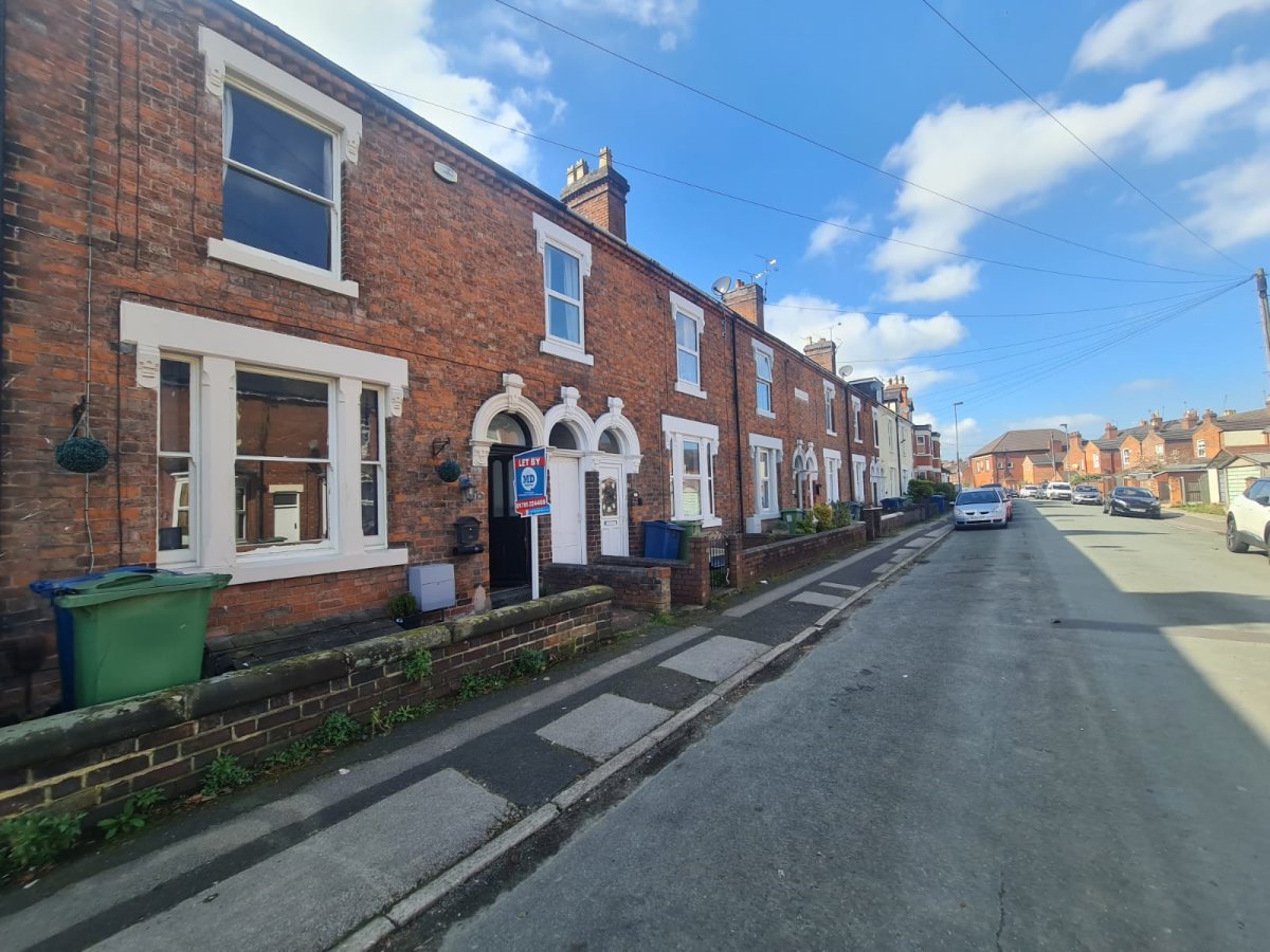 4 bedroom Terraced House To Let