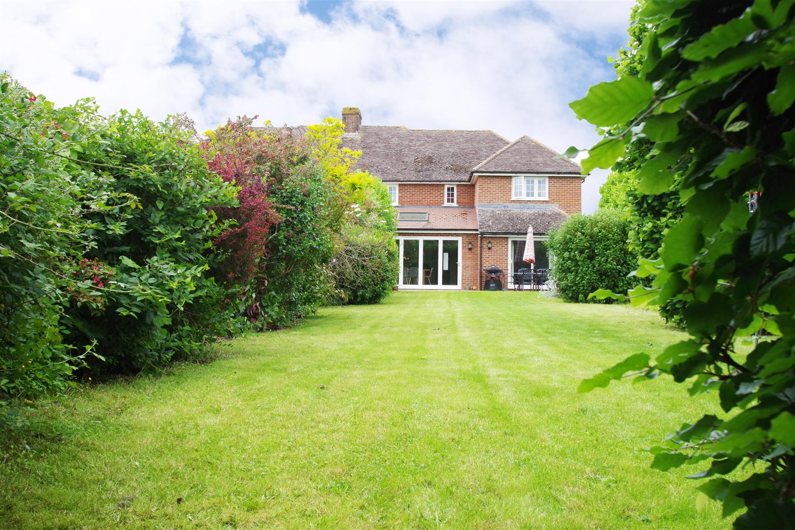 5 bedroom Semi-detached house SSTC