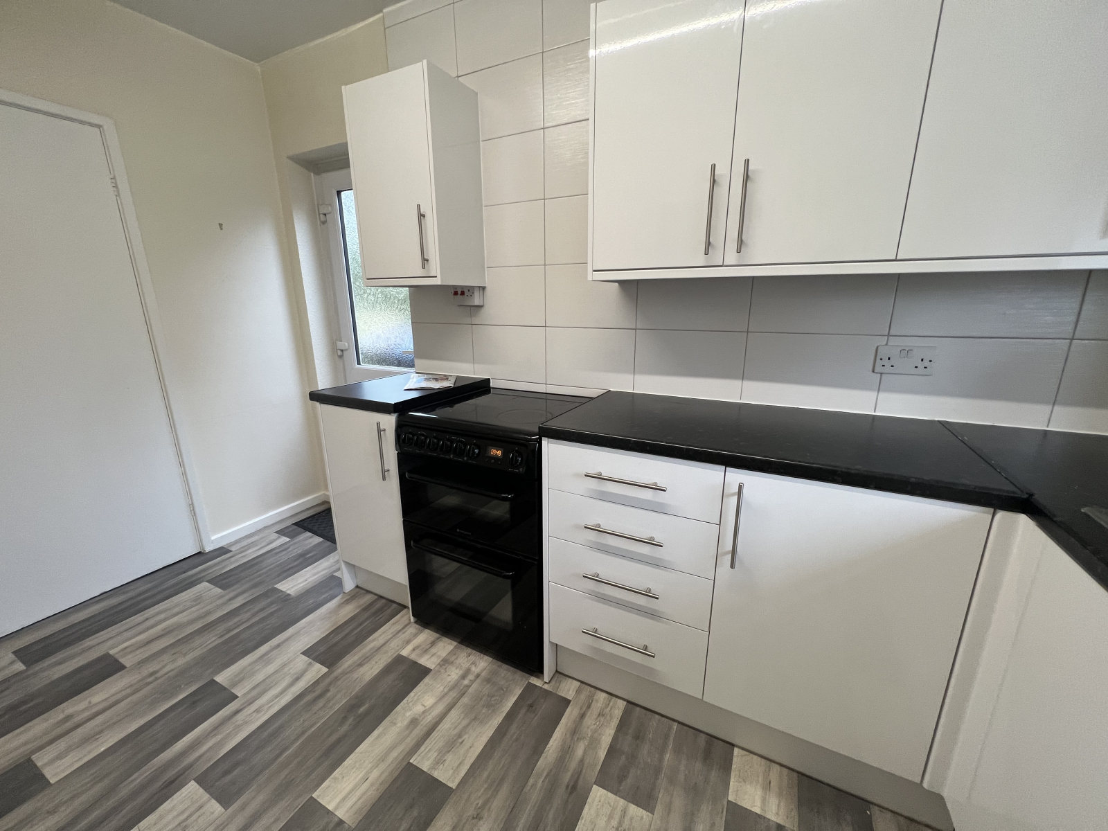 3 bedroom Semi-Detached House To Let