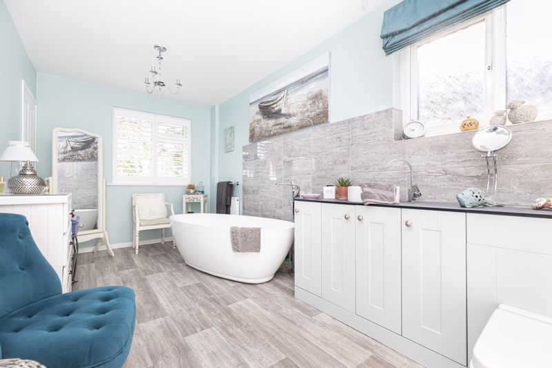 5 bedroom Detached House Sold