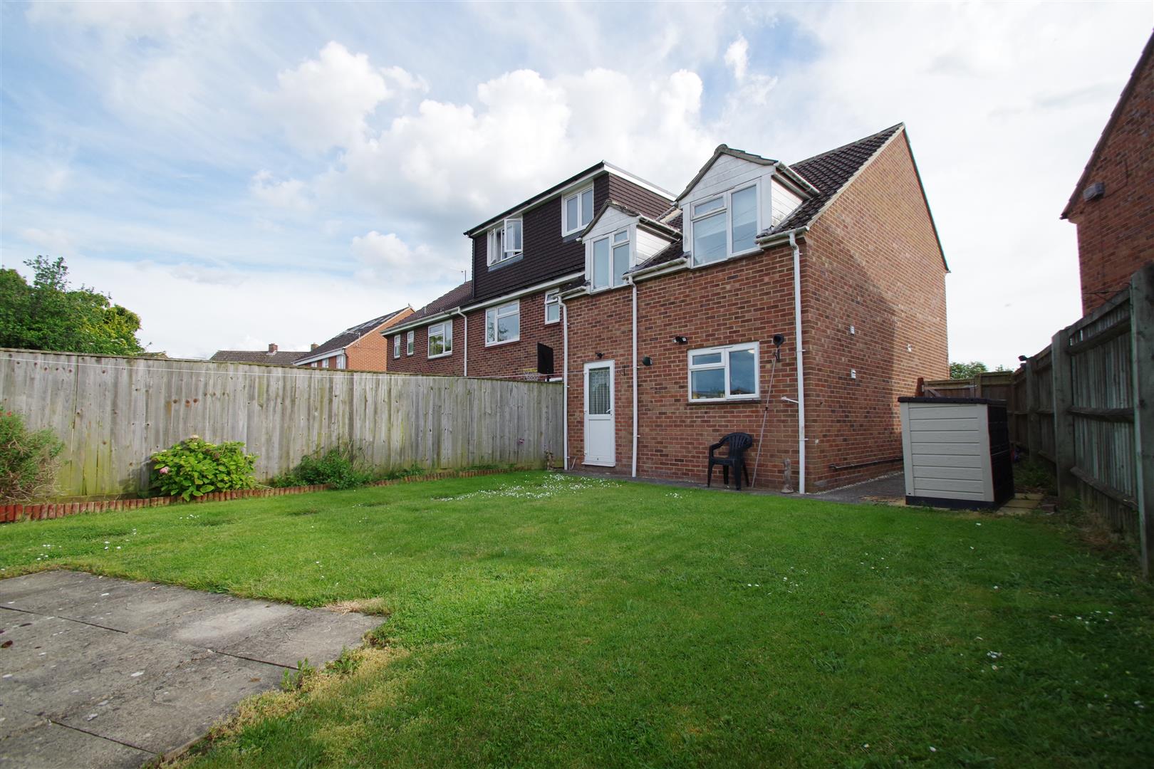 2 bedroom Terraced House SSTC