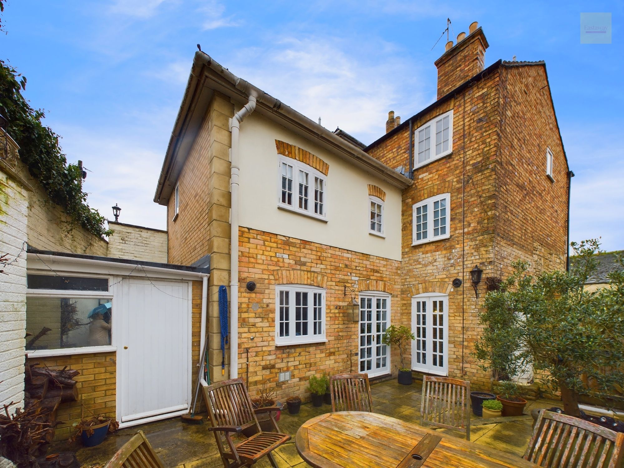 4 bedroom Townhouse For Sale