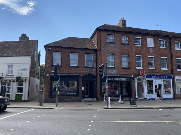  Retail Under Offer