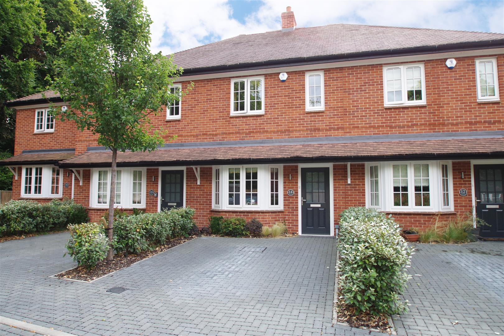 2 bedroom Terraced House SSTC