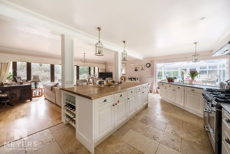 5 bedroom Terraced House For Sale