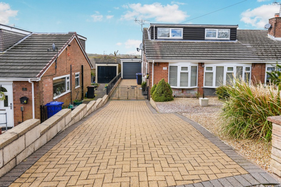 4 bedroom Semi-detached house SSTC