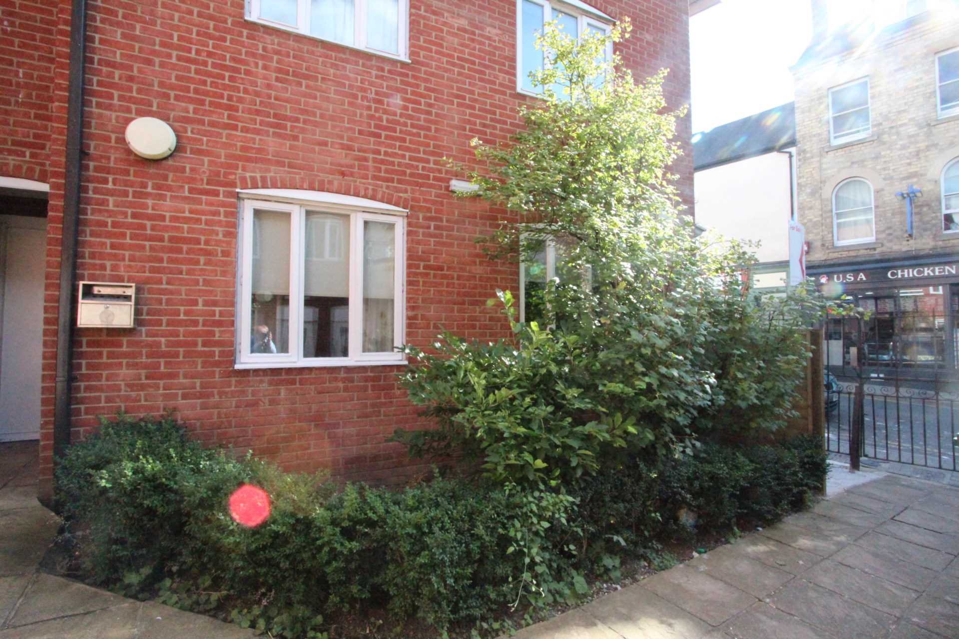 1 bedroom Apartment Let