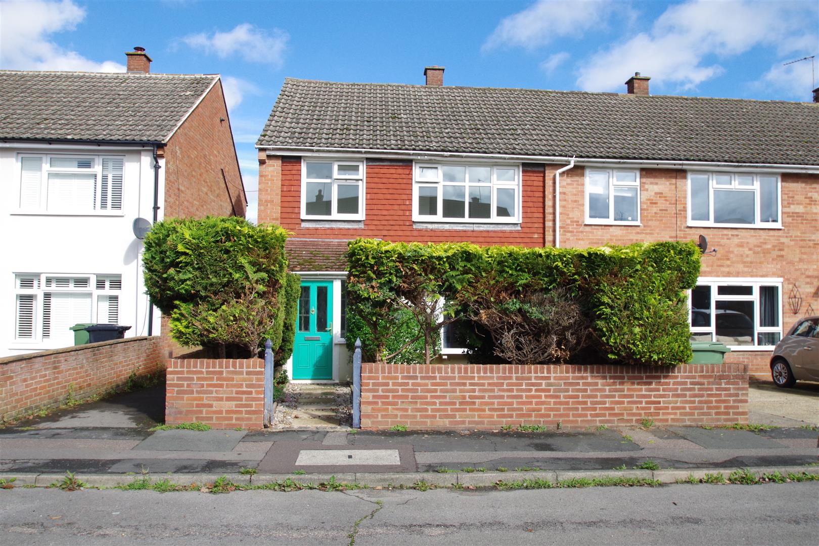 3 bedroom Semi-detached house SSTC