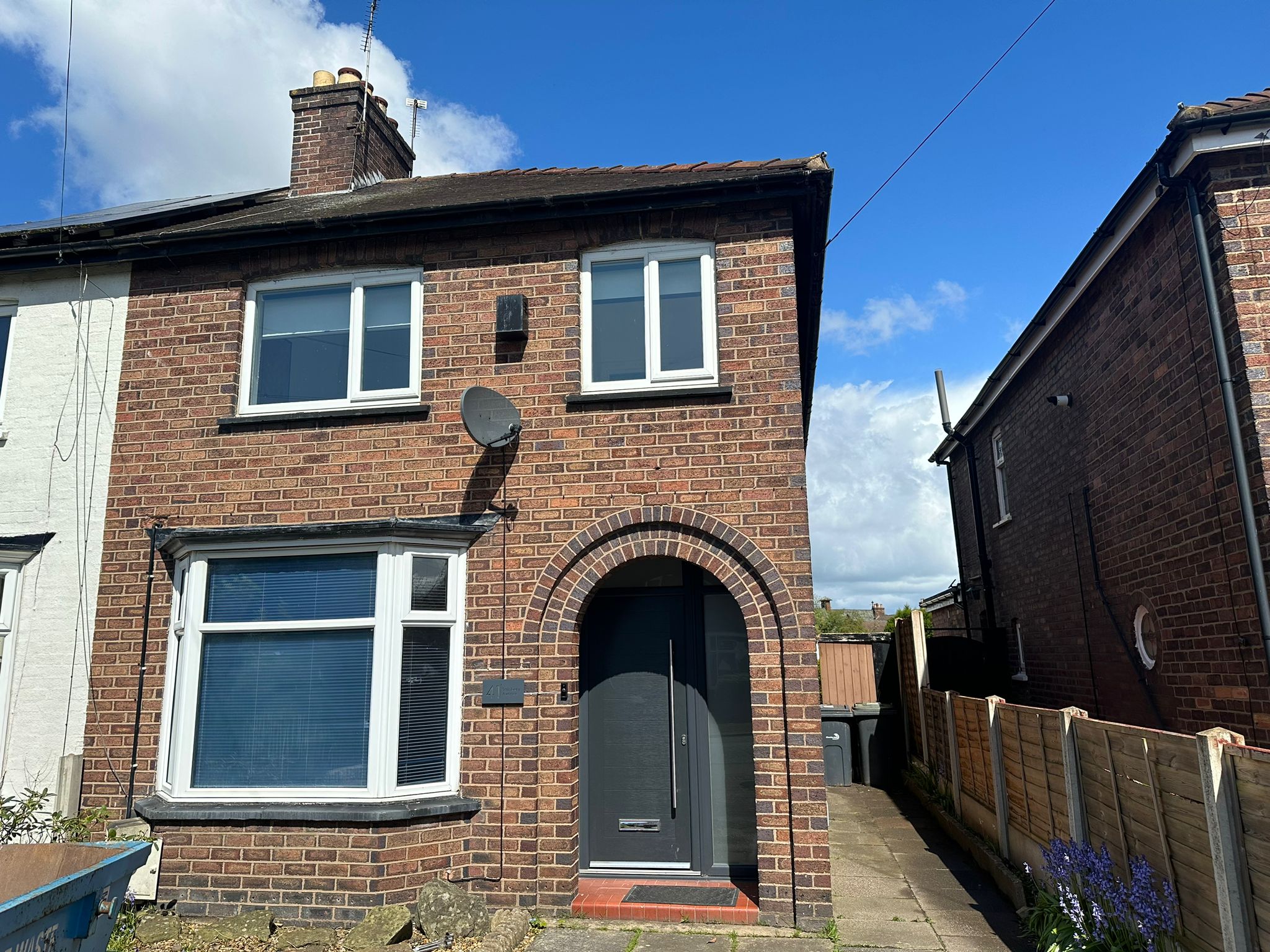 3 bedroom Semi-Detached House To Let