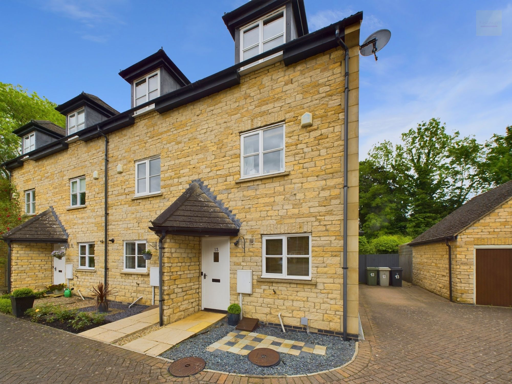 3 bedroom Townhouse SSTC
