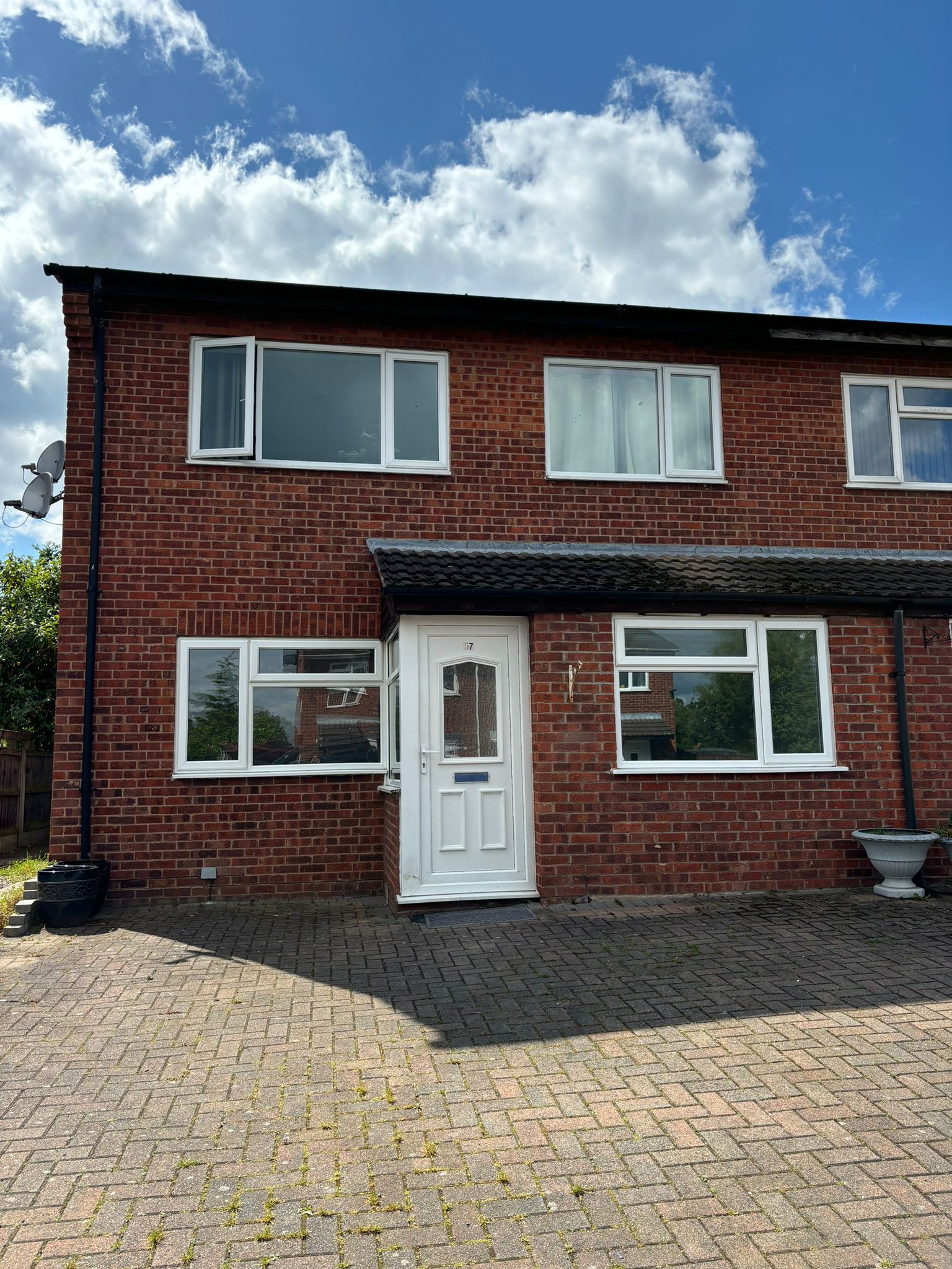 2 bedroom Apartment To Let