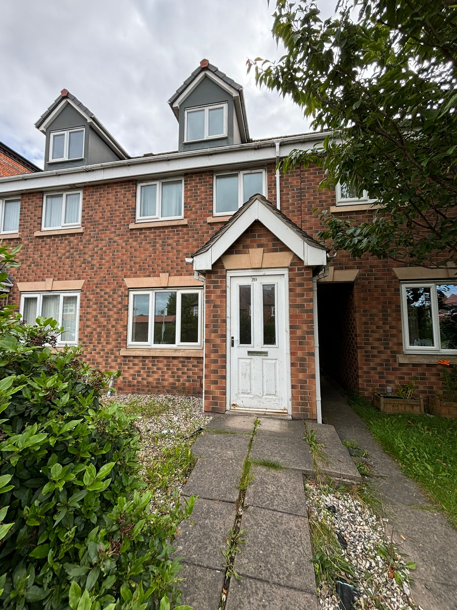 3 bedroom Terraced House To Let