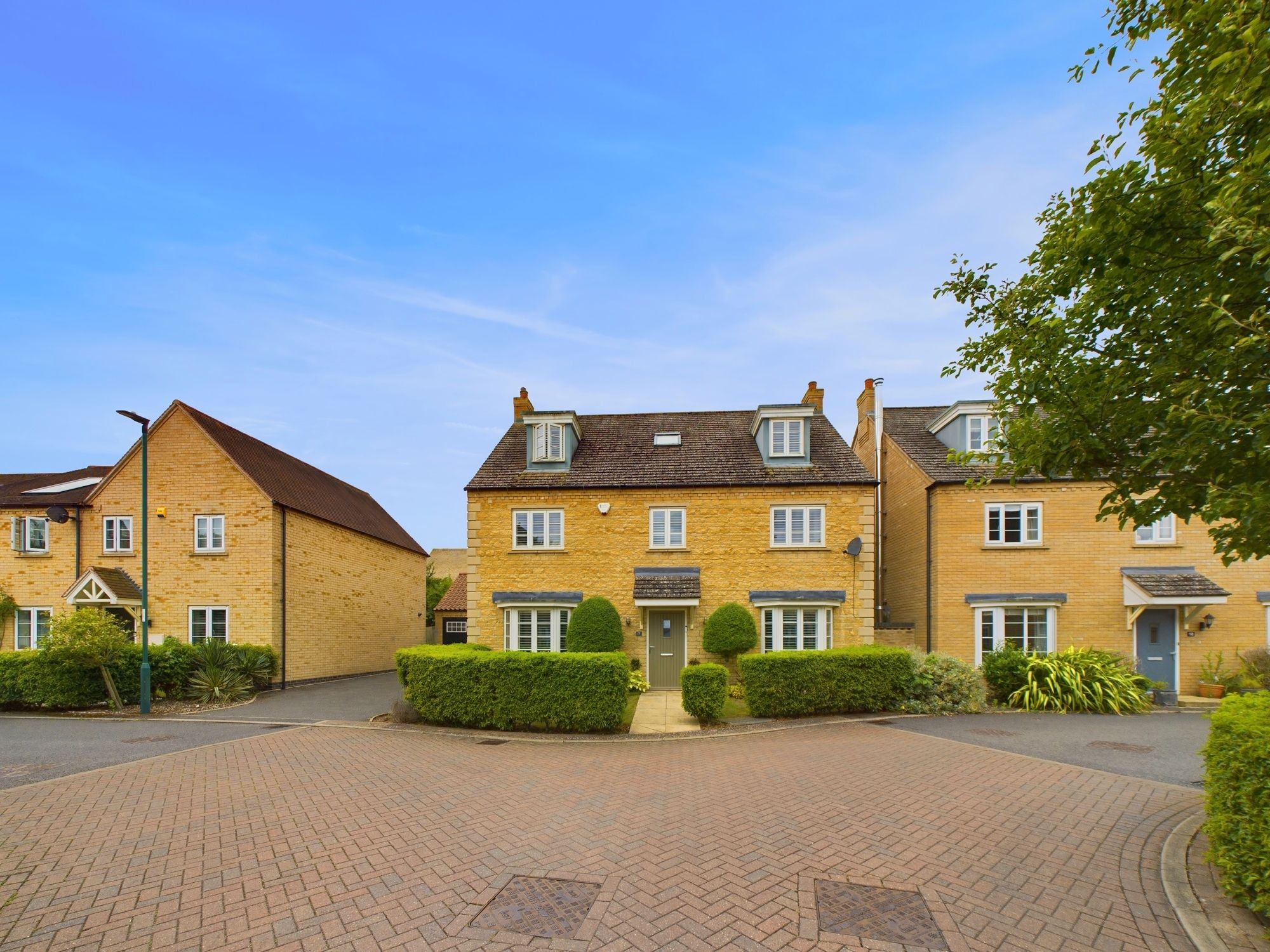 5 bedroom Detached house For Sale