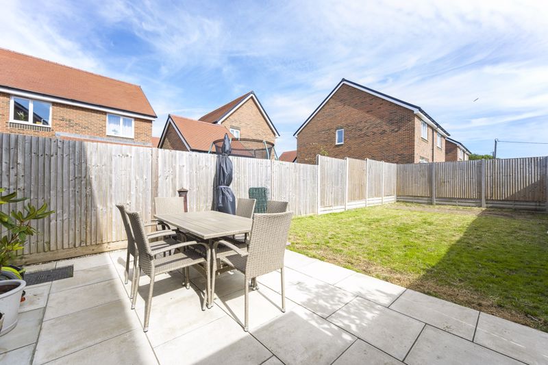 2 bedroom Semi-detached house Sold