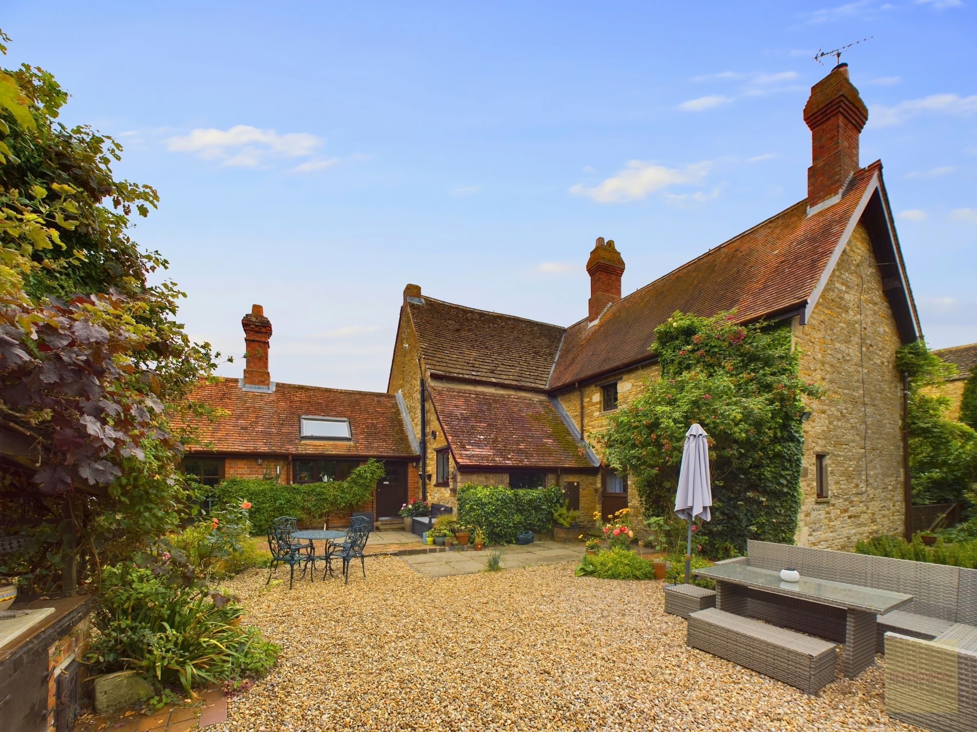 4 bedroom House (unspecified) For Sale