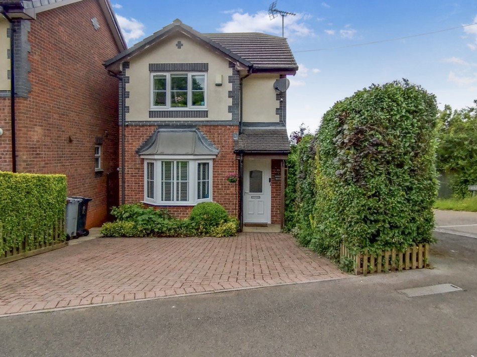 3 bedroom Semi-Detached House SSTC