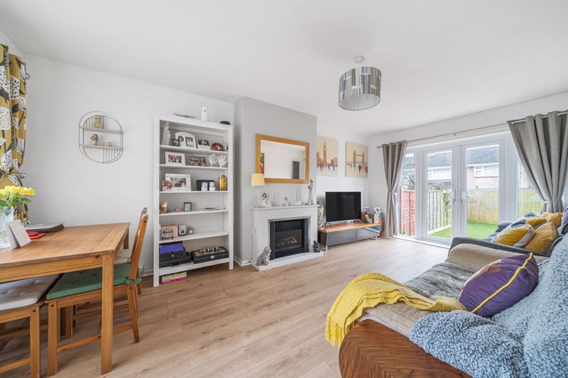 3 bedroom Semi-Detached House Sold