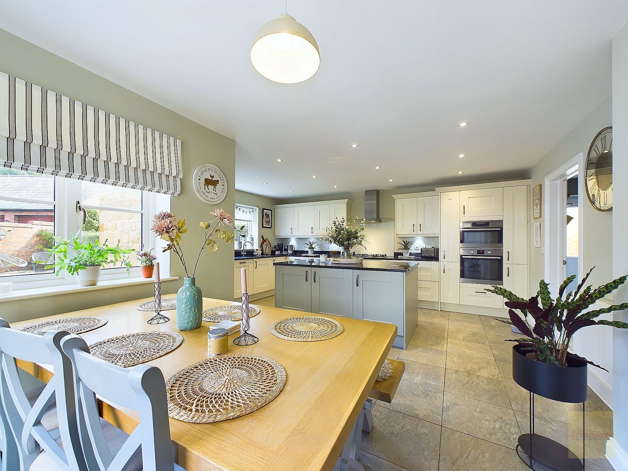 4 bedroom House (unspecified) For Sale