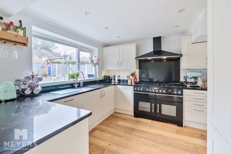 3 bedroom Semi-Detached House Sold