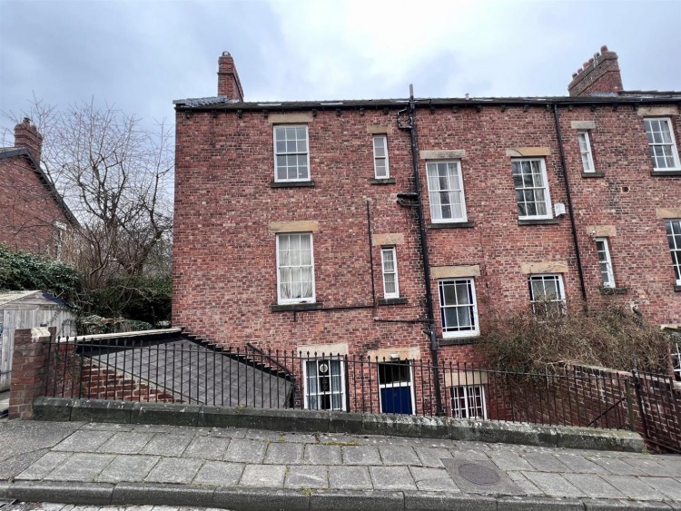 4 bedroom Town house Let