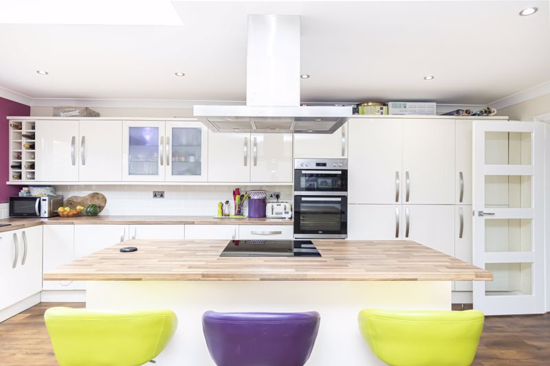 3 bedroom Semi-Detached House Sold