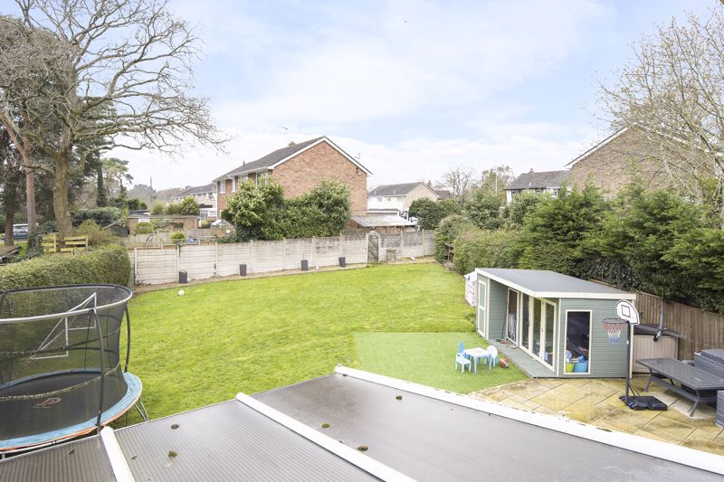 3 bedroom Semi-detached house Sold
