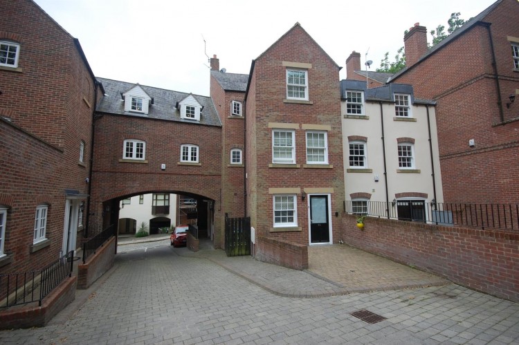 2 bedroom Apartment Let