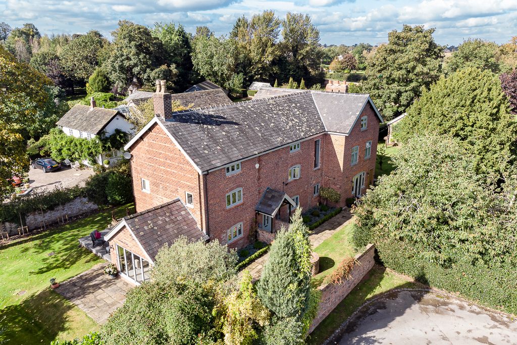 6 bedroom House For Sale