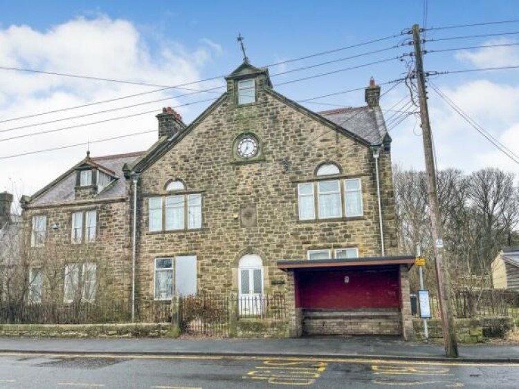 4 bedroom Semi-detached house SSTC