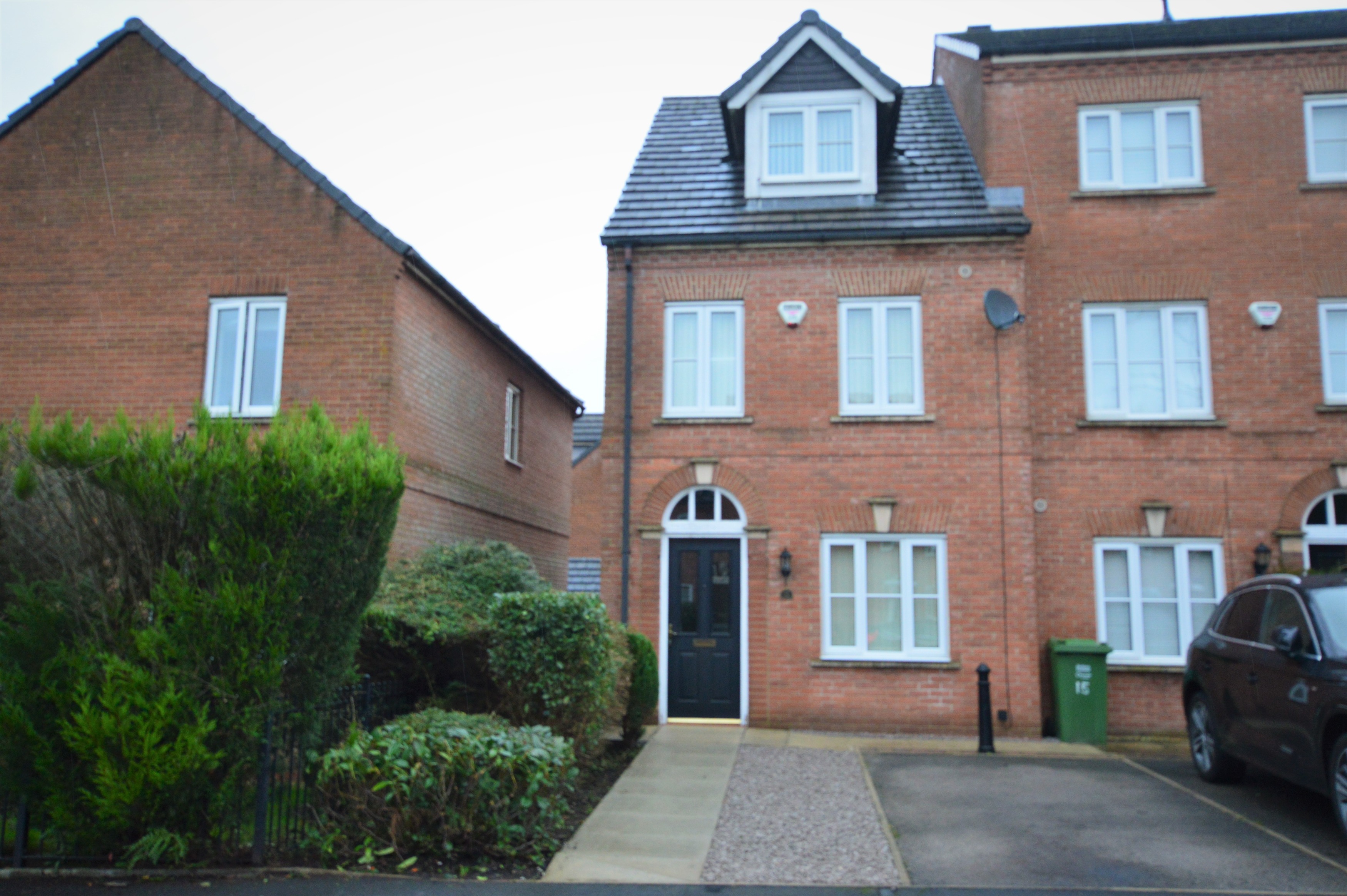 3 bedroom Townhouse To Let