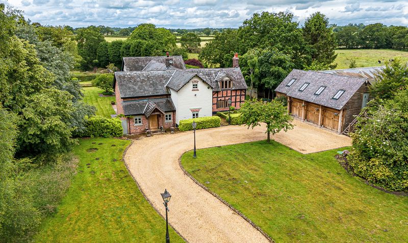 6 bedroom Detached House For Sale