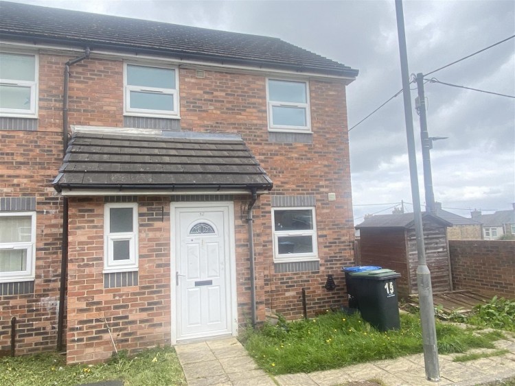 3 bedroom Semi-Detached House SSTC