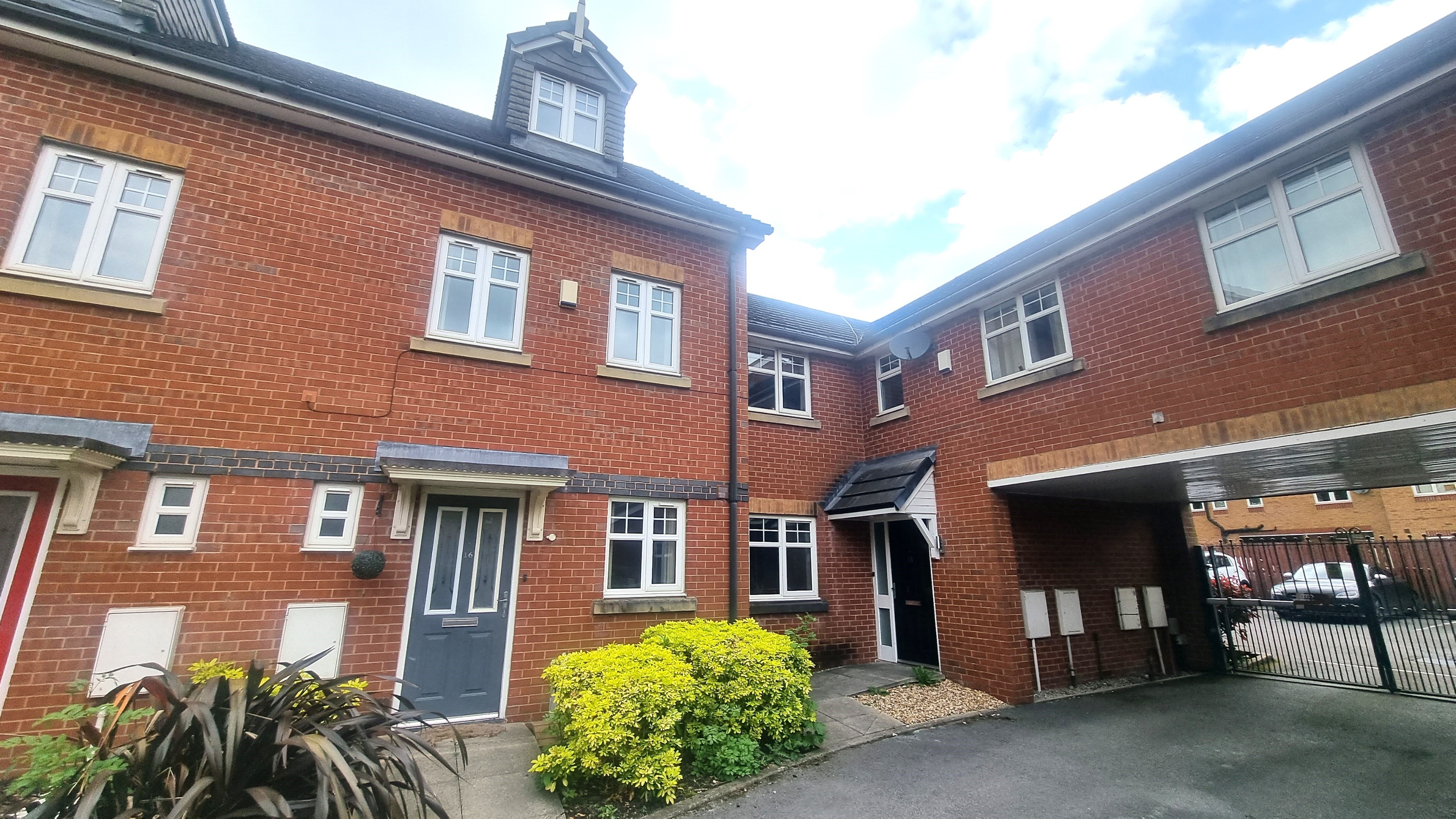 3 bedroom Townhouse To Let