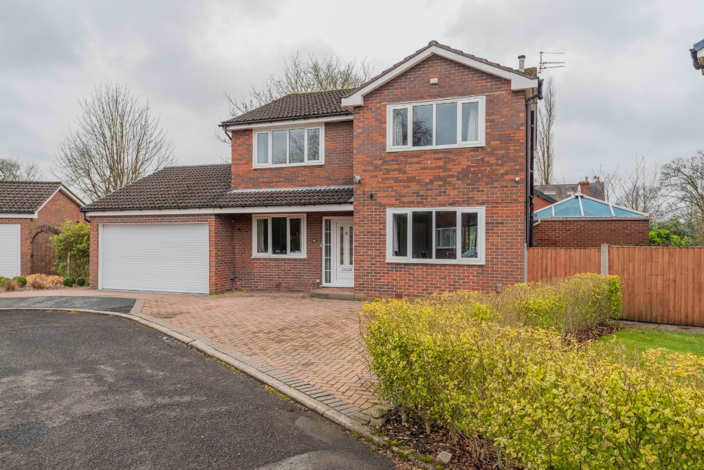 4 bedroom Detached House To Let