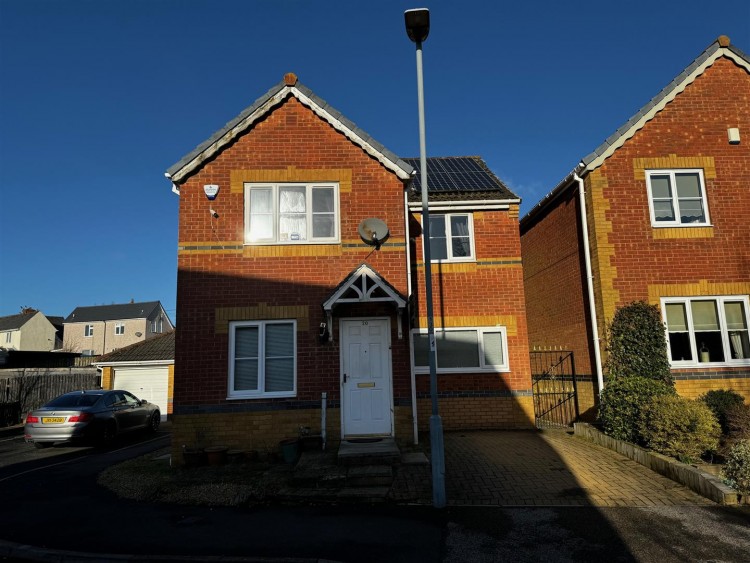 4 bedroom Detached House To Let