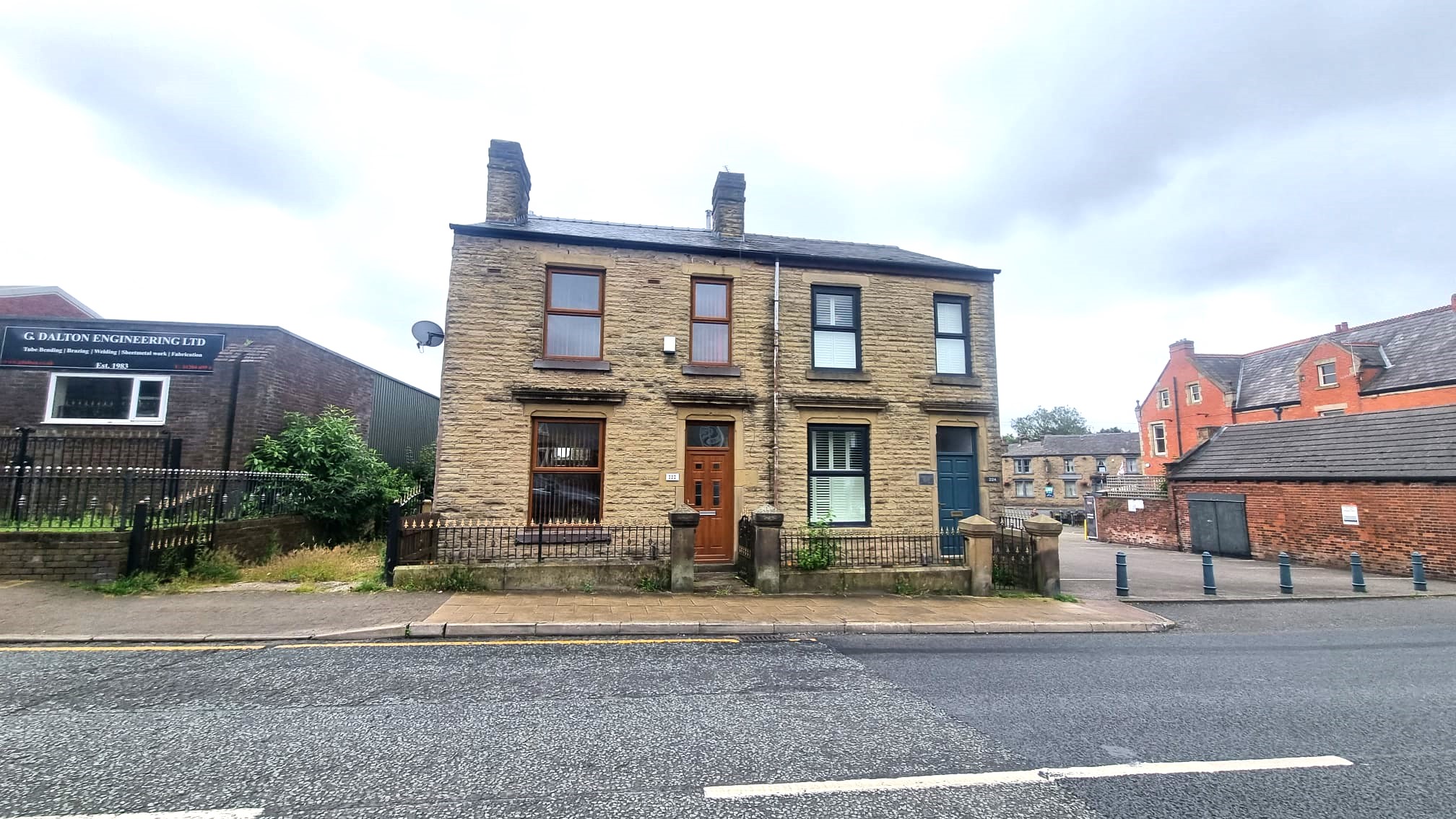 3 bedroom Semi-Detached House To Let
