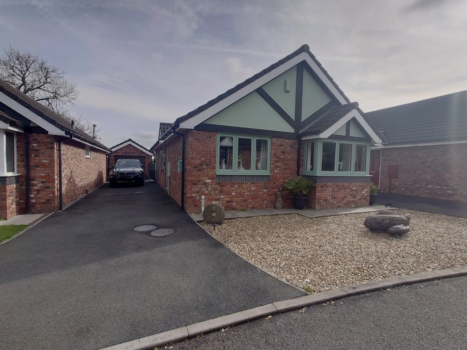 2 bedroom Detached house SSTC