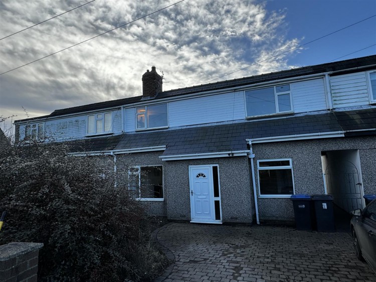 2 bedroom Terraced House SSTC