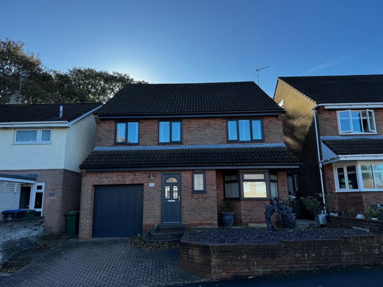 6 bedroom Detached house For Sale