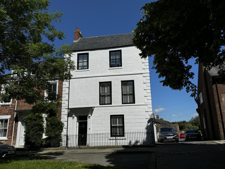 4 bedroom Semi-Detached House For Sale