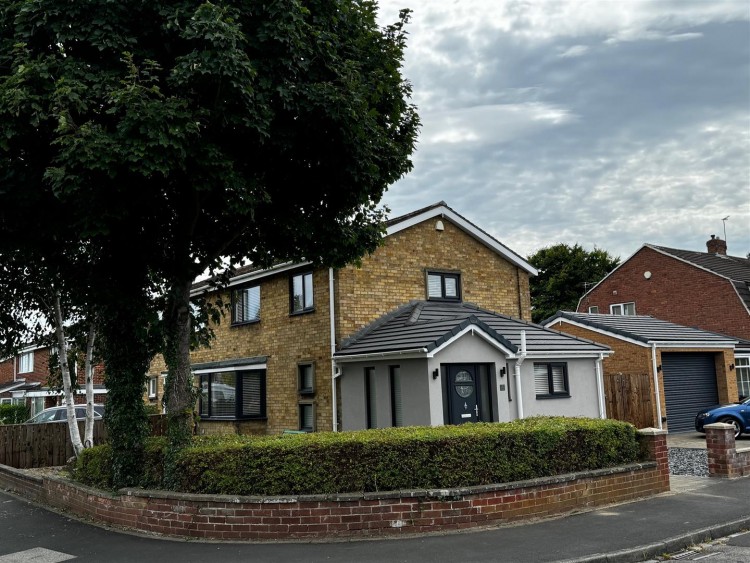 3 bedroom Semi-Detached House Let