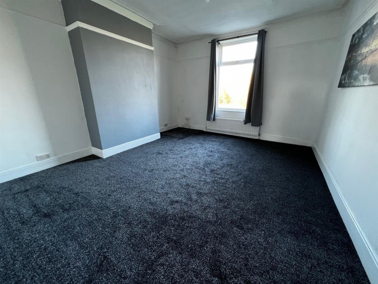 2 bedroom Apartment To Let