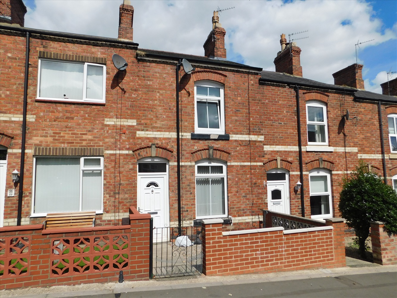 2 bedroom Terraced For Sale