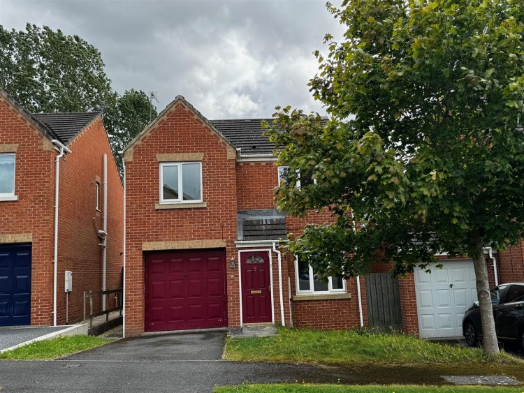 3 bedroom Detached House Let