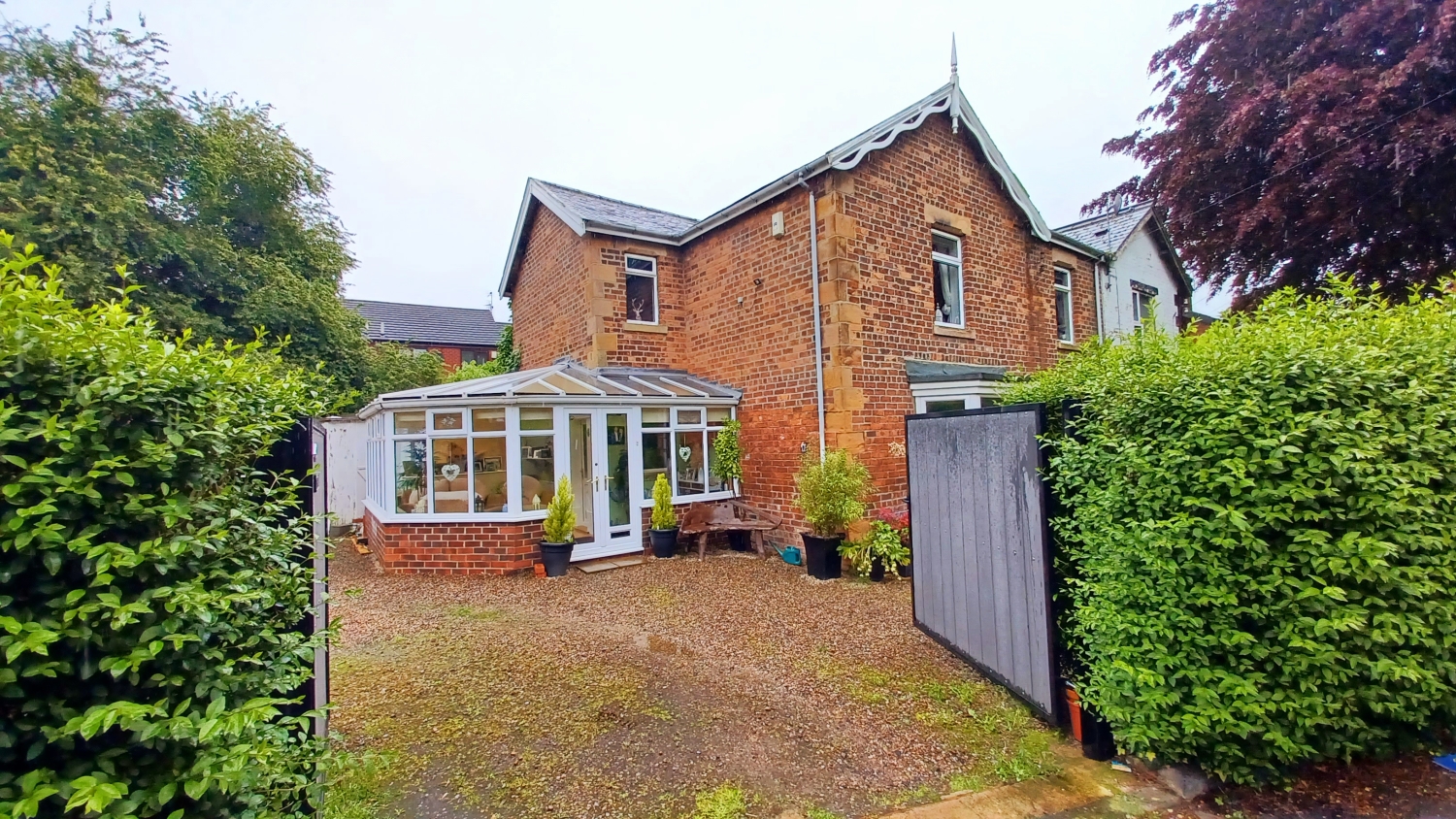 3 bedroom Semi-detached house SSTC