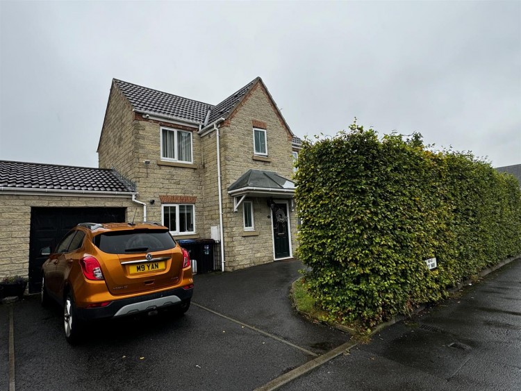 3 bedroom Detached house For Sale