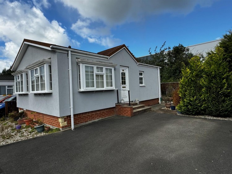 2 bedroom Detached House For Sale