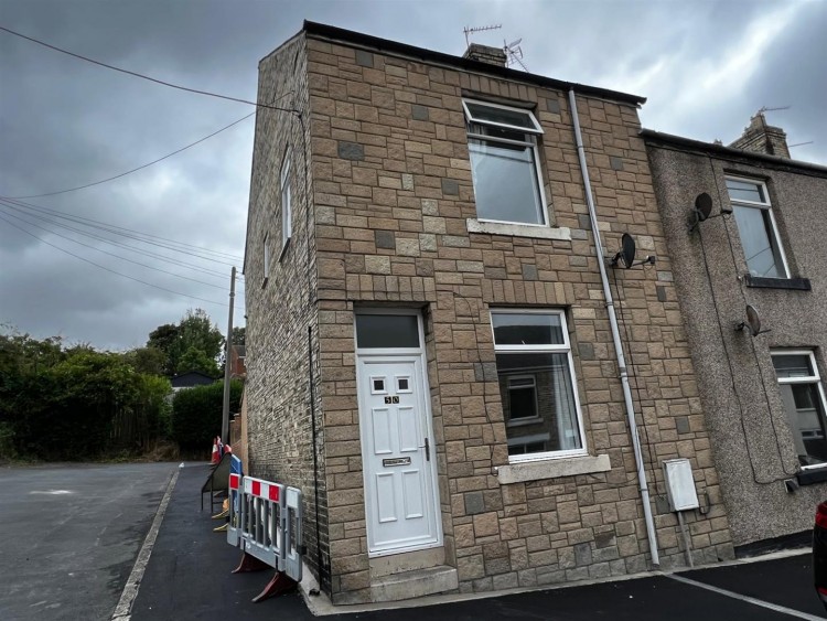 3 bedroom End of Terrace House To Let