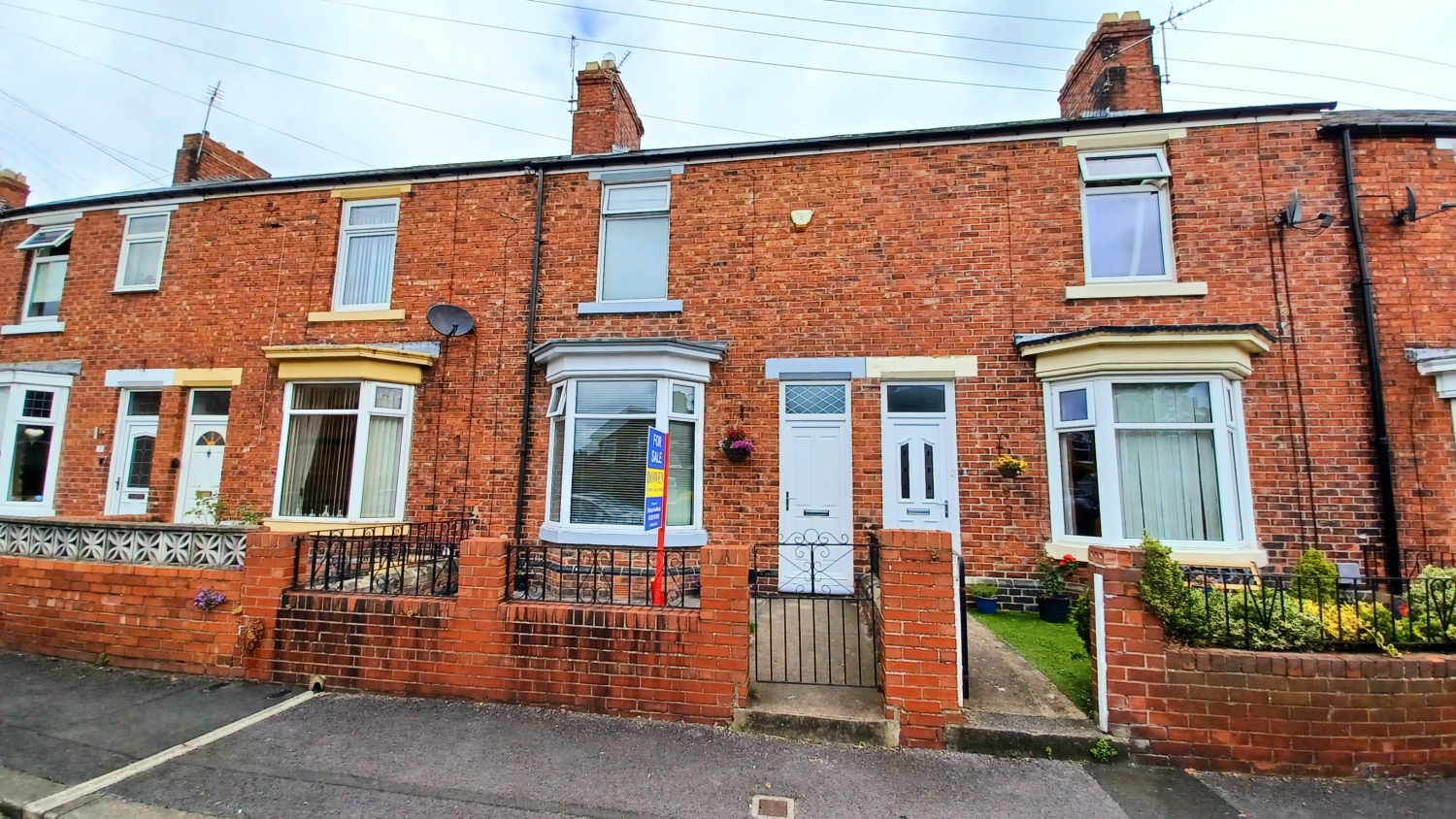 2 bedroom Terraced For Sale